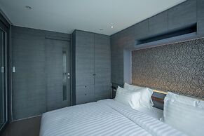Condo Near Beach Rooftop Pool C252
