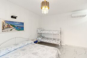 Modern Flat With Shared Pool and Terrace