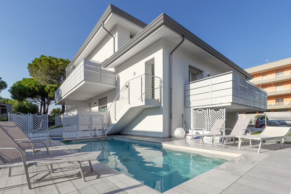 Modern Flat With Shared Pool and Terrace