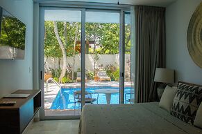 NHOA 111A 2BR Condo Pool access