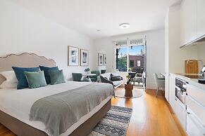 Cozy Studio With Balcony in Unbeatable Location