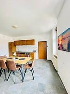 4BR Apartment for 15 Near Danube