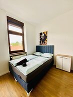 4BR Apartment for 15 Near Danube