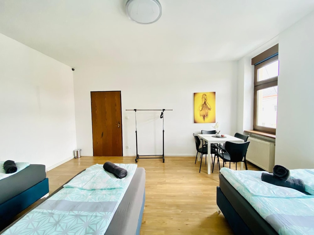 4BR Apartment for 15 Near Danube