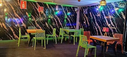 Red Leaf Resort & Cafe