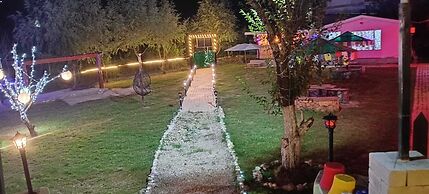 Red Leaf Resort & Cafe