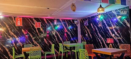 Red Leaf Resort & Cafe