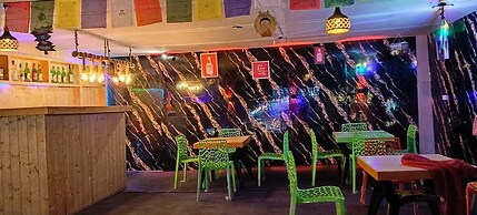 Red Leaf Resort & Cafe