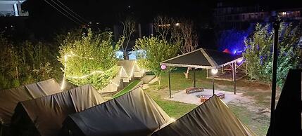 Red Leaf Resort & Cafe