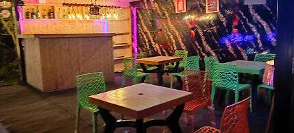 Red Leaf Resort & Cafe