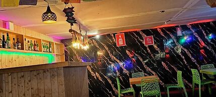 Red Leaf Resort & Cafe