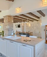 Spacious Country Villa With Private Pool