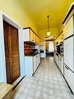 2BR Apartment for 5 Near Stadthalle