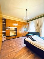 2BR Apartment for 5 Near Stadthalle