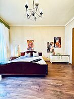 2BR Apartment for 5 Near Stadthalle