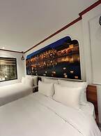 Azen Lakeside Apartment & Hotel