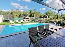 Two-storey House With Pool in Štrika