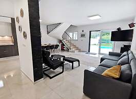 Two-storey House With Pool in Štrika