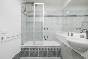 Spacious 3-bed Apartment in Melbourne CBD