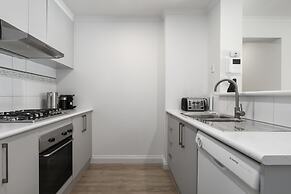 Spacious 3-bed Apartment in Melbourne CBD