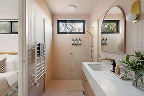 Banksia Luxury Home With Views