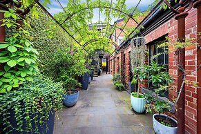 The Empress Direct Access Carlton Gardens