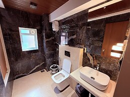 Hotel Saffron Grand Thane