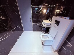Hotel Saffron Grand Thane