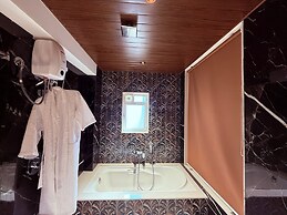 Hotel Saffron Grand Thane