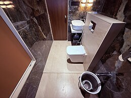 Hotel Saffron Grand Thane