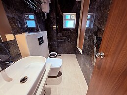 Hotel Saffron Grand Thane