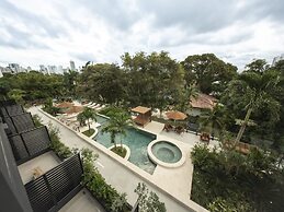4 Guests 1 Bedroom Shared Pool