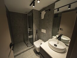 4 Guests 1 Bedroom Shared Pool