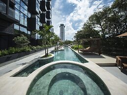4 Guests 1 Bedroom Shared Pool