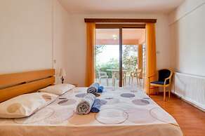 10 MON - Stay Hillcrest Panorama Villa