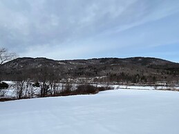 Mountain Retreat With River Views Near Sunday River and Year-round Adv