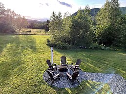 Mountain Retreat With River Views Near Sunday River and Year-round Adv