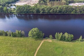 Mountain Retreat With River Views Near Sunday River and Year-round Adv