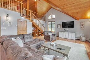 Mountain Retreat With River Views Near Sunday River and Year-round Adv