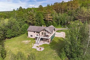 Mountain Retreat With River Views Near Sunday River and Year-round Adv