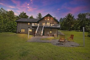 Mountain Retreat With River Views Near Sunday River and Year-round Adv
