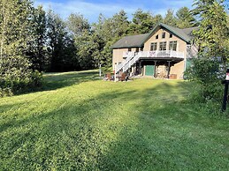 Mountain Retreat With River Views Near Sunday River and Year-round Adv