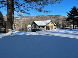 Mountain Retreat With River Views Near Sunday River and Year-round Adv