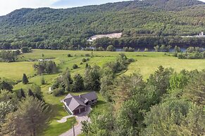Mountain Retreat With River Views Near Sunday River and Year-round Adv