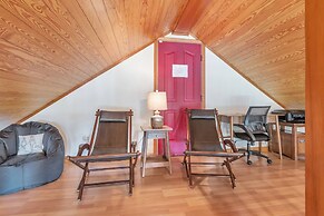 Mountain Retreat With River Views Near Sunday River and Year-round Adv