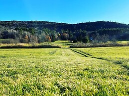 Mountain Retreat With River Views Near Sunday River and Year-round Adv