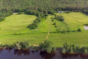 Mountain Retreat With River Views Near Sunday River and Year-round Adv
