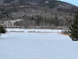Mountain Retreat With River Views Near Sunday River and Year-round Adv