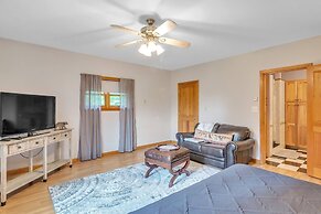 Mountain Retreat With River Views Near Sunday River and Year-round Adv