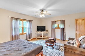 Mountain Retreat With River Views Near Sunday River and Year-round Adv